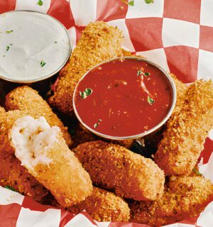 Crispy And Melty Mozzarella Sticks