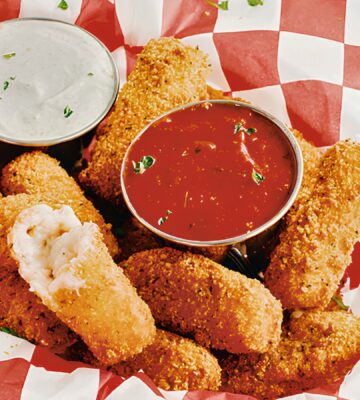 Crispy And Melty Mozzarella Sticks