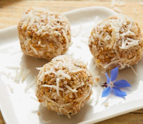 Lemon-Coconut Energy Balls with oats, sunflower seeds, coconut and lemon
