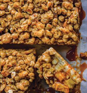 Vegan Apple Crumble Bars with vegan ingredients, cinnamon, a shortbread base, and a tangy apple filling