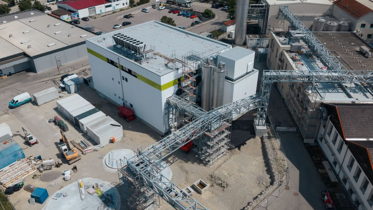 Photo shows the new facility that German dairy companyBauer Group built in Wasserburg am Inn with support from engineering group GEA