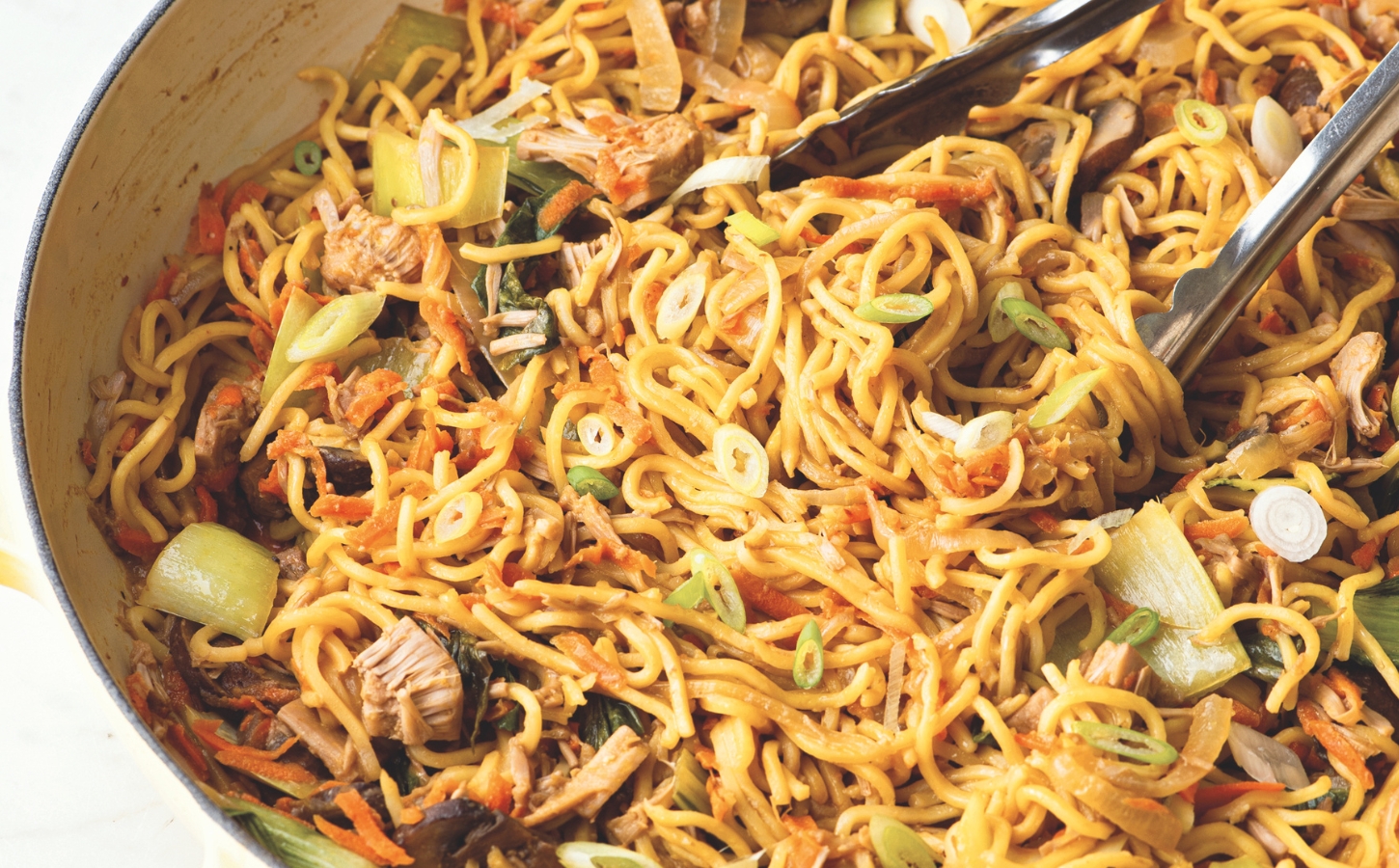 Jackfruit lo mein with chinese noodles, onion, garlic, young jackfruit, pepper, and mushroom