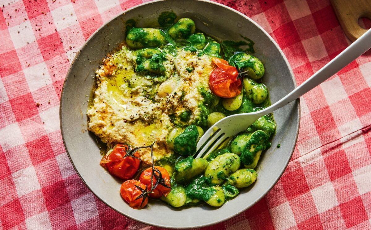 mean green bean bowl with tofu cream cheese and roasted cherry tomatoes