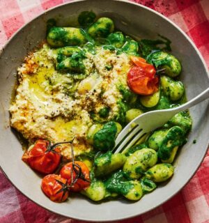 mean green bean bowl with tofu cream cheese and roasted cherry tomatoes
