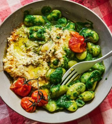 mean green bean bowl with tofu cream cheese and roasted cherry tomatoes
